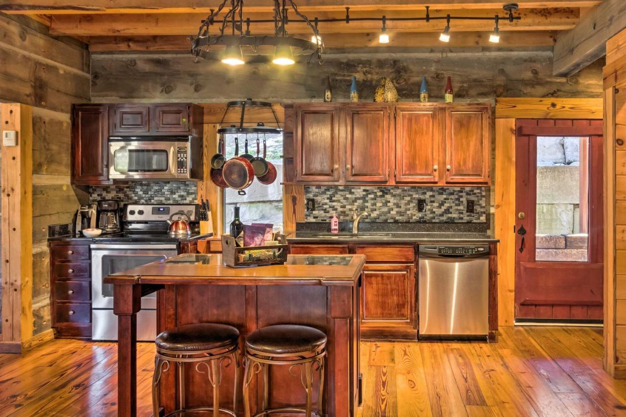 The Cabin At Marys Place With Deck And Mtn Views! Villa Maggie Valley Esterno foto