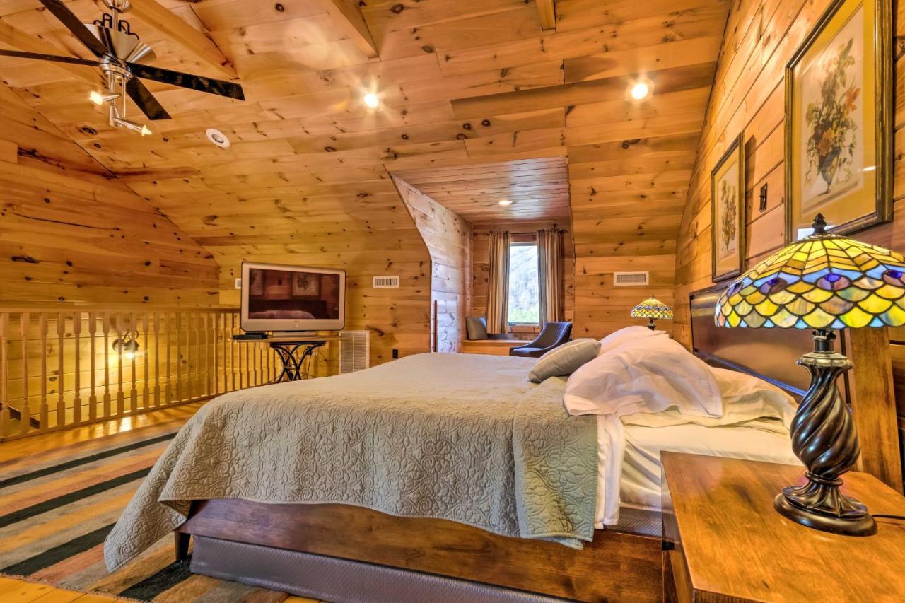 The Cabin At Marys Place With Deck And Mtn Views! Villa Maggie Valley Esterno foto