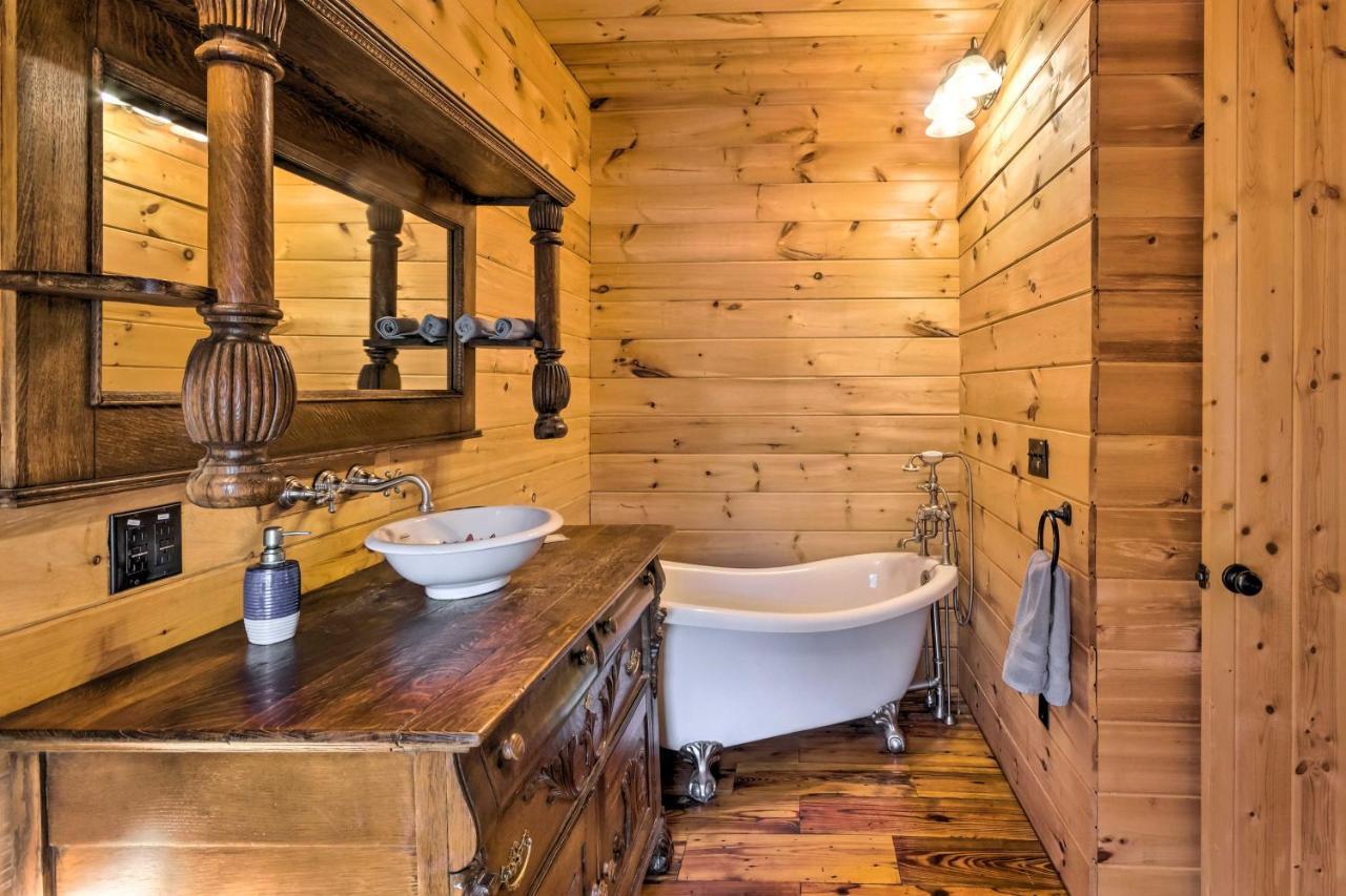 The Cabin At Marys Place With Deck And Mtn Views! Villa Maggie Valley Esterno foto
