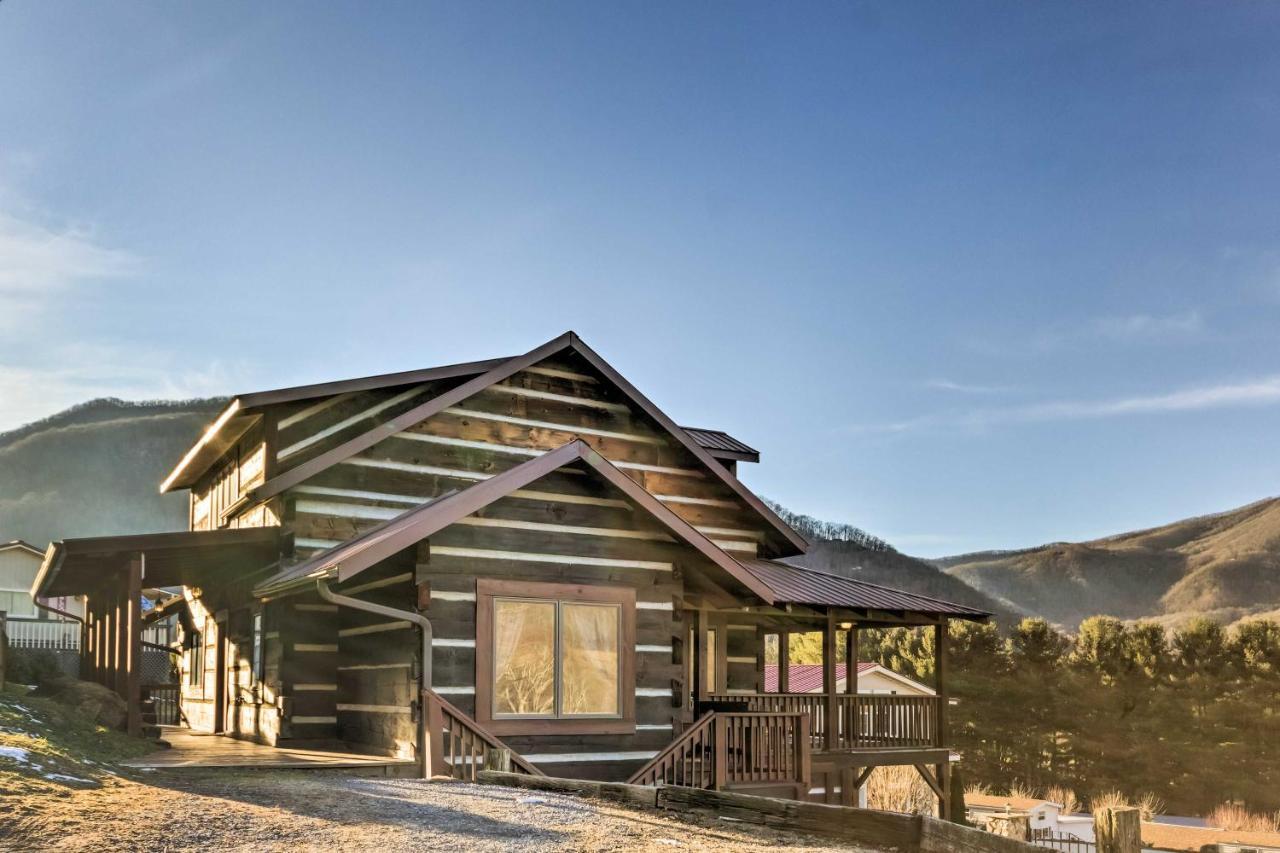 The Cabin At Marys Place With Deck And Mtn Views! Villa Maggie Valley Esterno foto