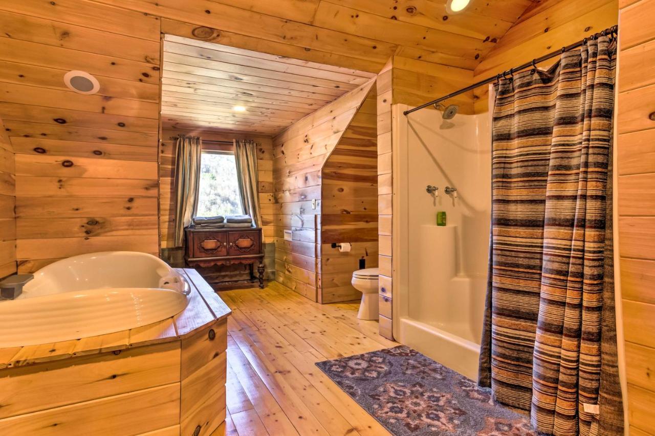 The Cabin At Marys Place With Deck And Mtn Views! Villa Maggie Valley Esterno foto